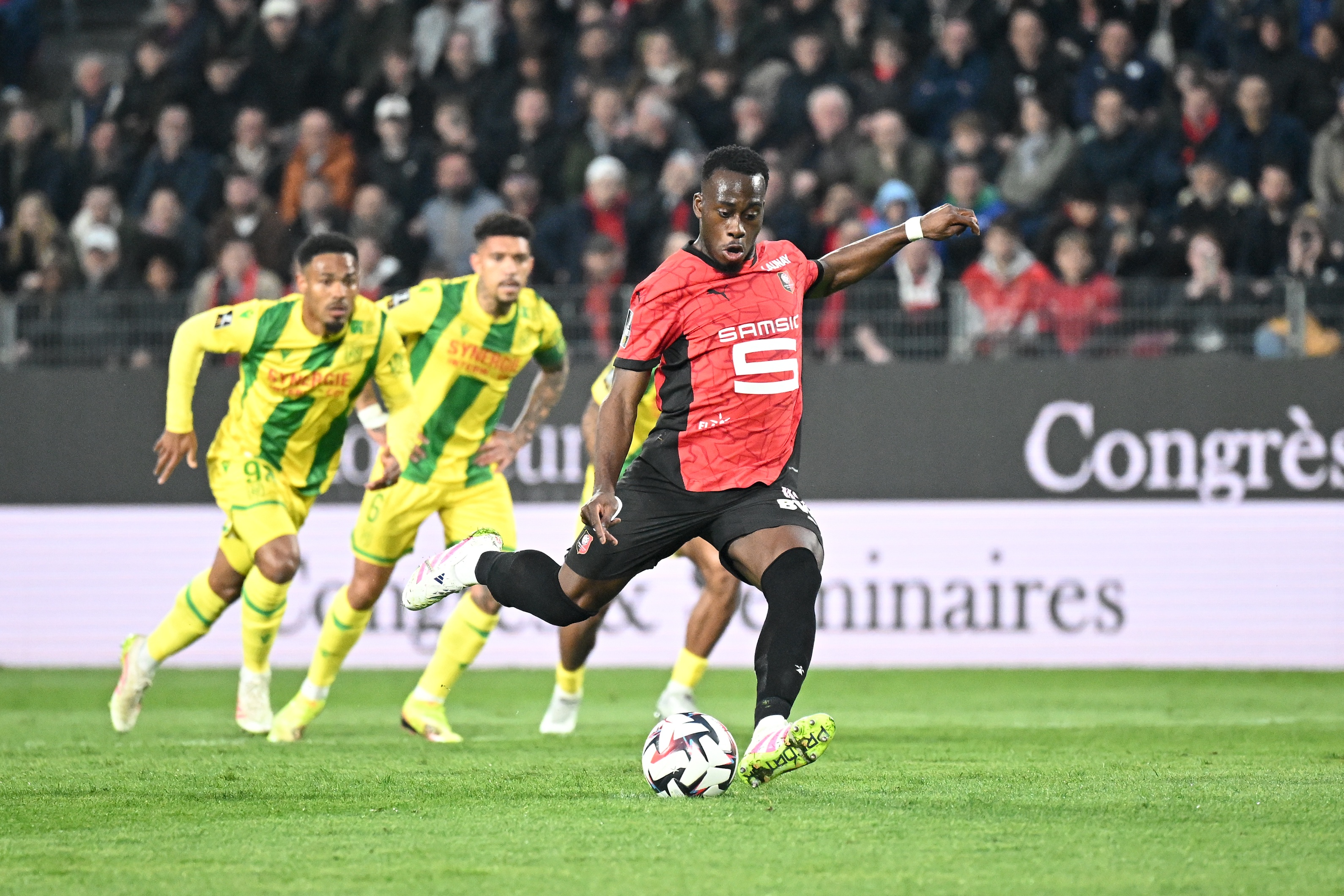 PP电子官方-德天空：卡里姆恩多已与诺丁汉森林签约，转会费总价约3000万欧