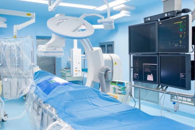 PP电子官方-【专栏】王勤伯：站着写足球